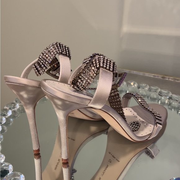 Manolo Blahnik heels! BRAND NEW, NEVER WORN - Picture 2 of 3